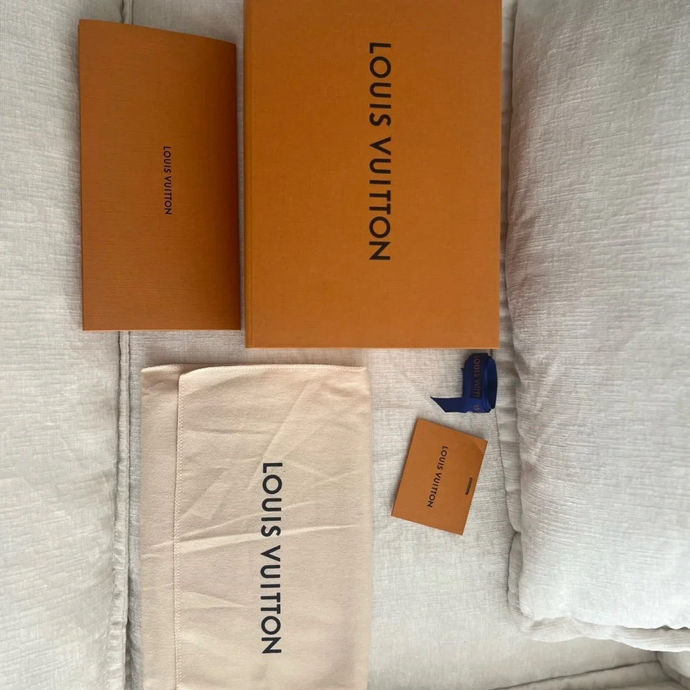 Louis Vuitton clutch soft pink interior - Picture 10 of 10